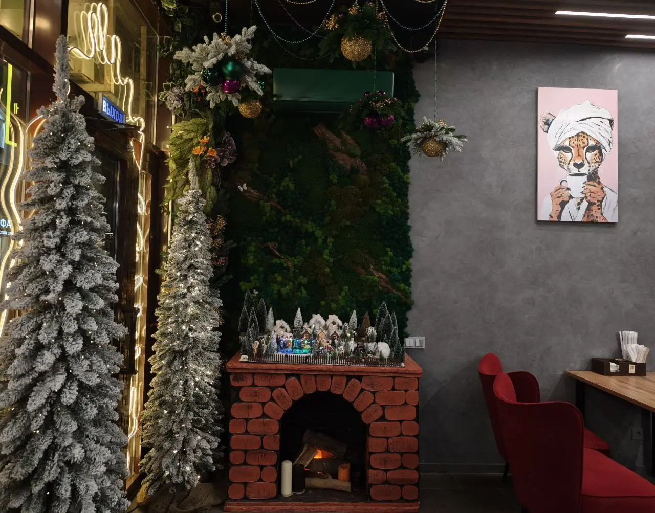 Новогоднее настроение в кофейне в африканском стиле 🌲🌲🌲
#Жизнь@poldner | Сетка — социальная сеть от hh.ru