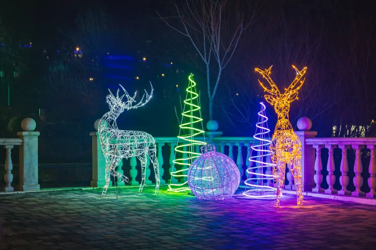 🎄А вы уже видели, как принарядился к грядущим новогодним праздникам курортный Железноводск?  
📷Артём Юхно  
#Железноводск
#НовыйГод2026 #АрендаКвартир #ОтдыхВКавминводах | Сетка — социальная сеть от hh.ru