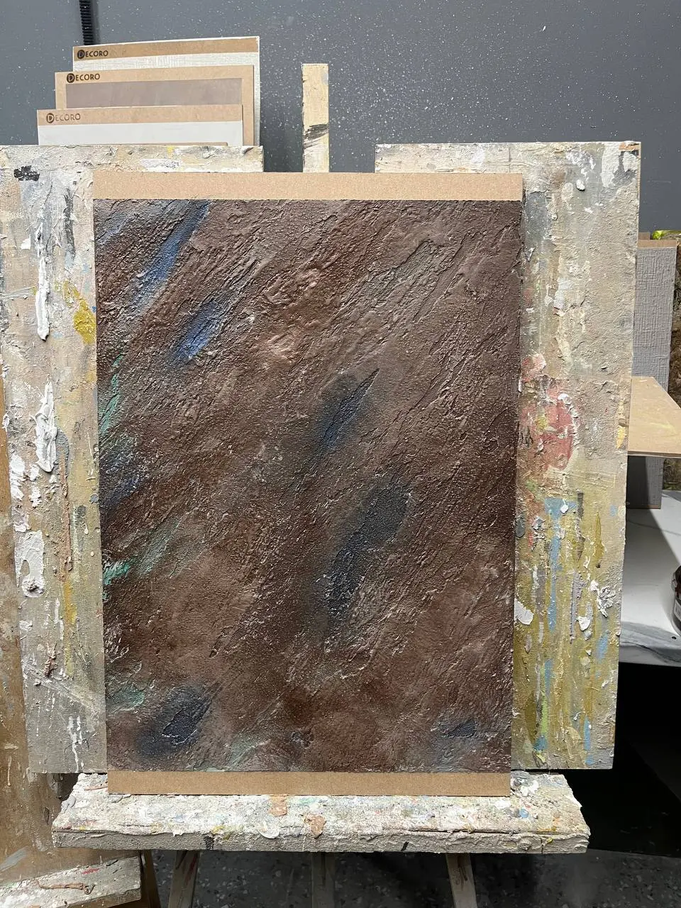 🎨 Готовим акцентные стены — показываем свежие образцы покрытий!
Сегодня в мастерской создали целую серию фактурных выкрасов, и каждый из них — со своим характером и настроением ✨
📌 На фото видно, наск... | Сетка — социальная сеть от hh.ru