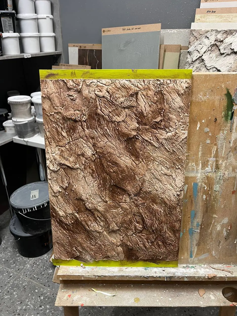 🎨 Готовим акцентные стены — показываем свежие образцы покрытий!
Сегодня в мастерской создали целую серию фактурных выкрасов, и каждый из них — со своим характером и настроением ✨
📌 На фото видно, наск... | Сетка — социальная сеть от hh.ru