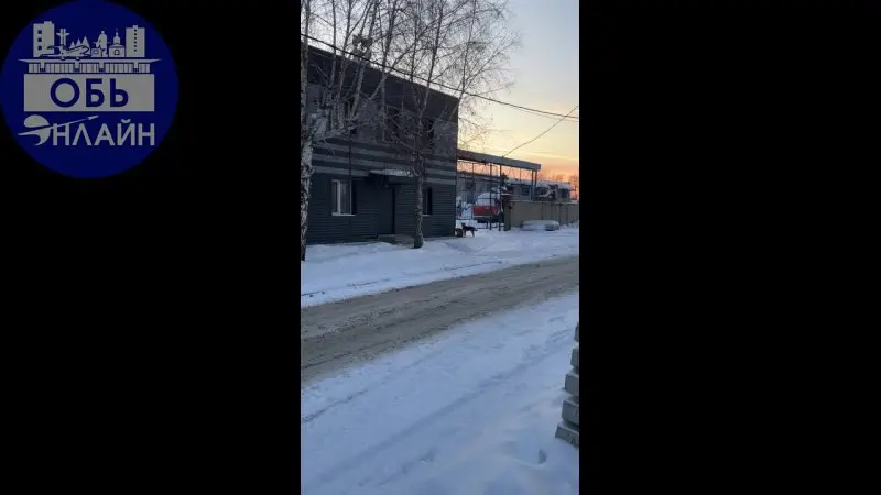 ↗ Агрессивные собаки в геодезии!. Та, что слева вообще не адекватная. Служба отлова примите меры, «шавки» не чипированные. Еще одна огромная бегает в районе домов 72-74.
vk.ru
Подробнее на https://vk | Сетка — социальная сеть от hh.ru