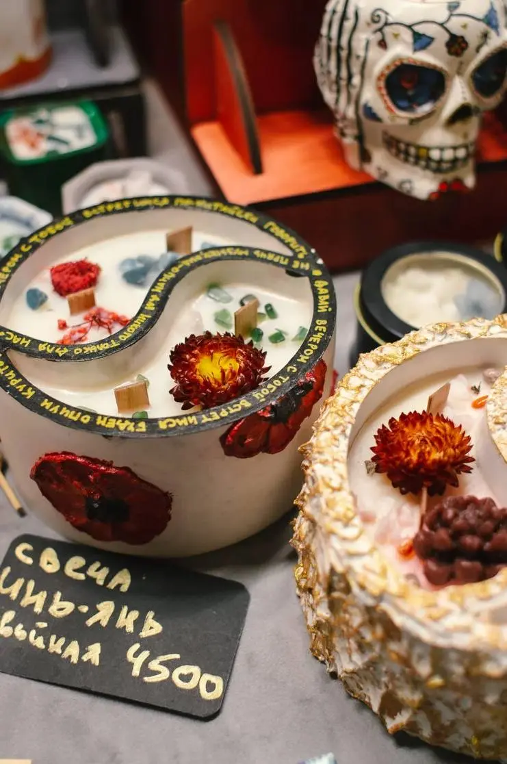 Новогодний карнавал
26-28 декабря 12:00-21:00
Коллекции более 100 брендов ретро‑эстетики: украшения с историей, винтажные шляпки, платья, косметика, а также мастер-классы, фудкорт и фотозоны
Подробнее... | Сетка — социальная сеть от hh.ru