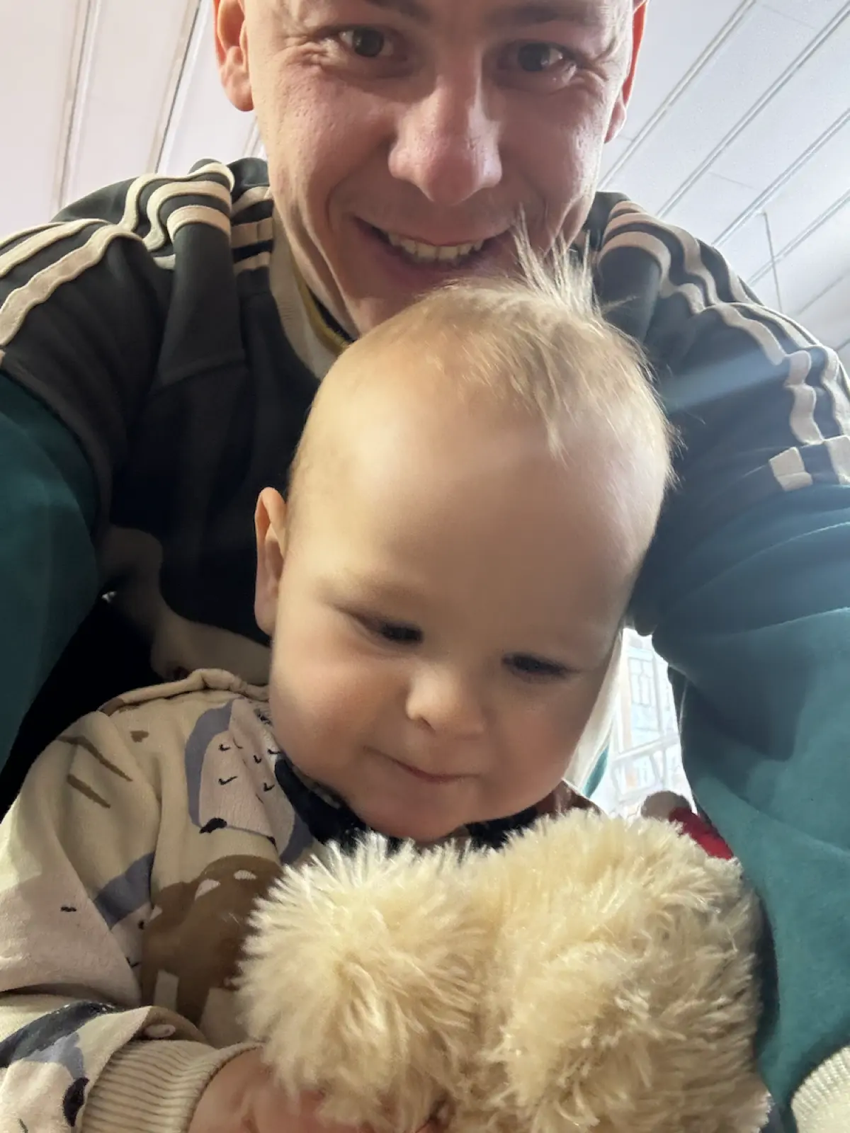 502 день дневник  
Когда снимаешь боксёрские перчатки 🥊, мир не становится менее спортивным. Он становится больше. 🌍  
Сегодня я это снова почувствовал всей душой ❤️. Я — тренер по боксу | Сетка — социальная сеть от hh.ru