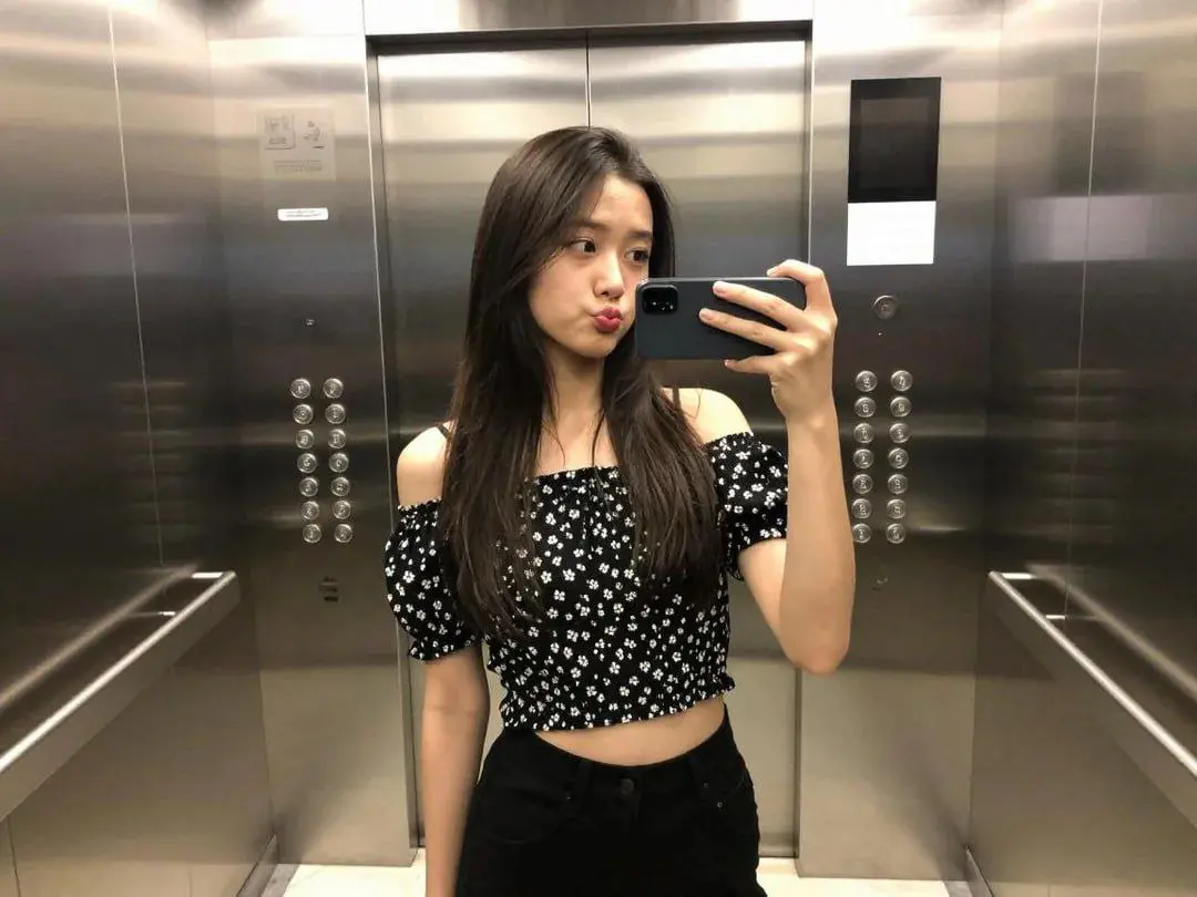 НЕЙРОНКА НЕ ЗНАЕТ СТОП-СЛОВА «ЦЕНЗУРА» 
Alibaba выкатила Z-Image-Turbo — и это настоящее AI-БЕЗЗАКОНИЕ в твоём GPU | Сетка — социальная сеть от hh.ru