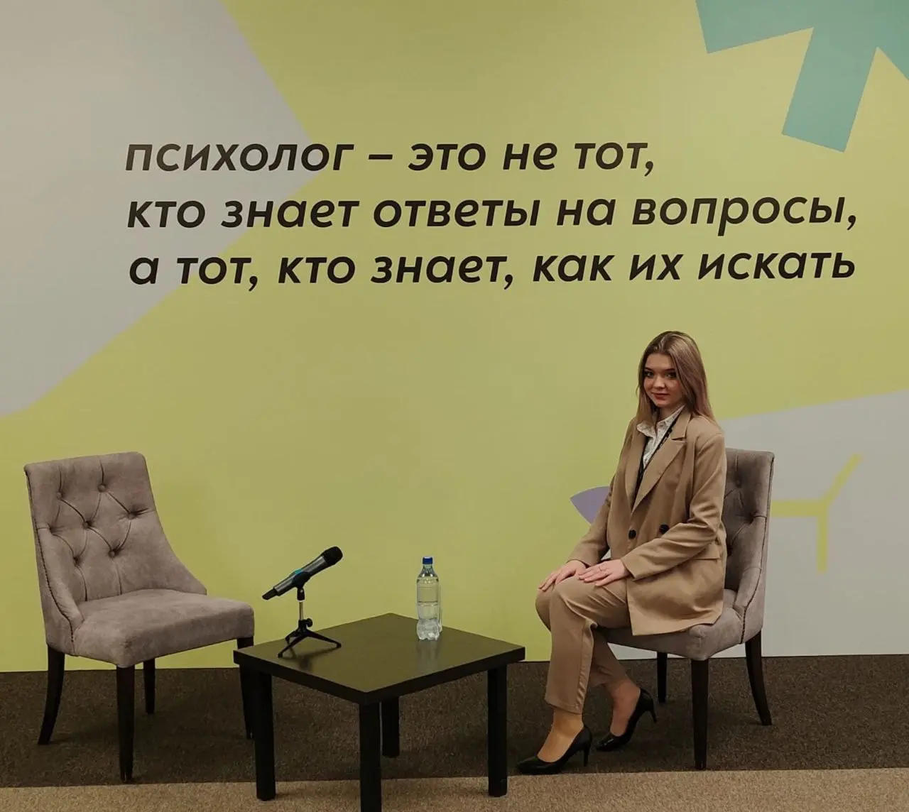⛔️ ПОЧЕМУ ПСИХОЛОГ НЕ ДАЁТ СОВЕТОВ? РАЗБИРАЕМ ГЛАВНЫЙ МИФ
Часто в терапии ждут готового ответа: «Скажите, как мне поступить?». Но профессионал не даст прямого совета | Сетка — социальная сеть от hh.ru