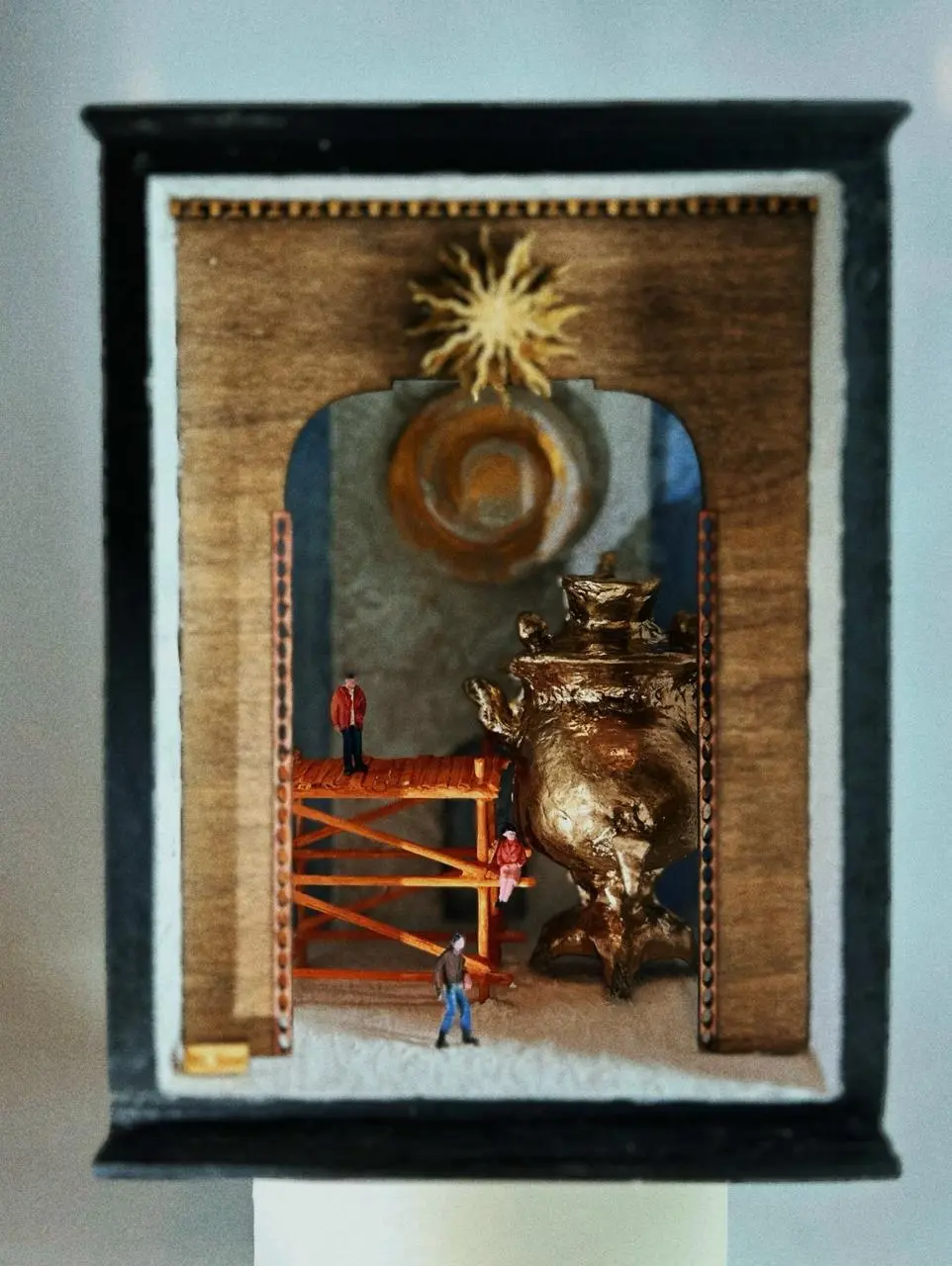 Во Владимире работает совершенно замечательный проект Riline, который, если все очень сильно упрощать, встраивает миниатюрные арт-секретики в окружающую среду | Сетка — социальная сеть от hh.ru