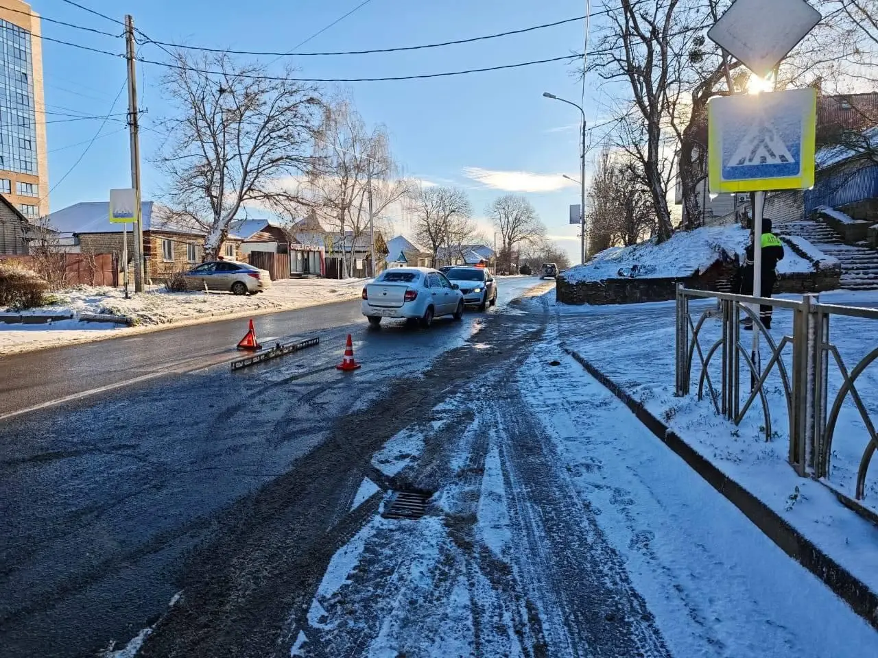 В Ставрополе пенсионерку сбили на пешеходном переходе
Утром на улице Октябрьской водитель «Лады Гранты» не уступила дорогу женщине на нерегулируемом переходе и допустила наезд | Сетка — социальная сеть от hh.ru