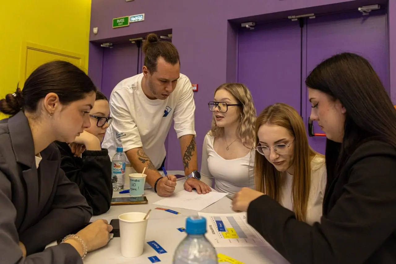 🚀Миссия выполнена: цифровая трансформация молодежной политики охватила 10 регионов!
Завершилась масштабная серия проектных сессий по цифровой трансформации молодёжной политики, которую провели тренеры... | Сетка — социальная сеть от hh.ru