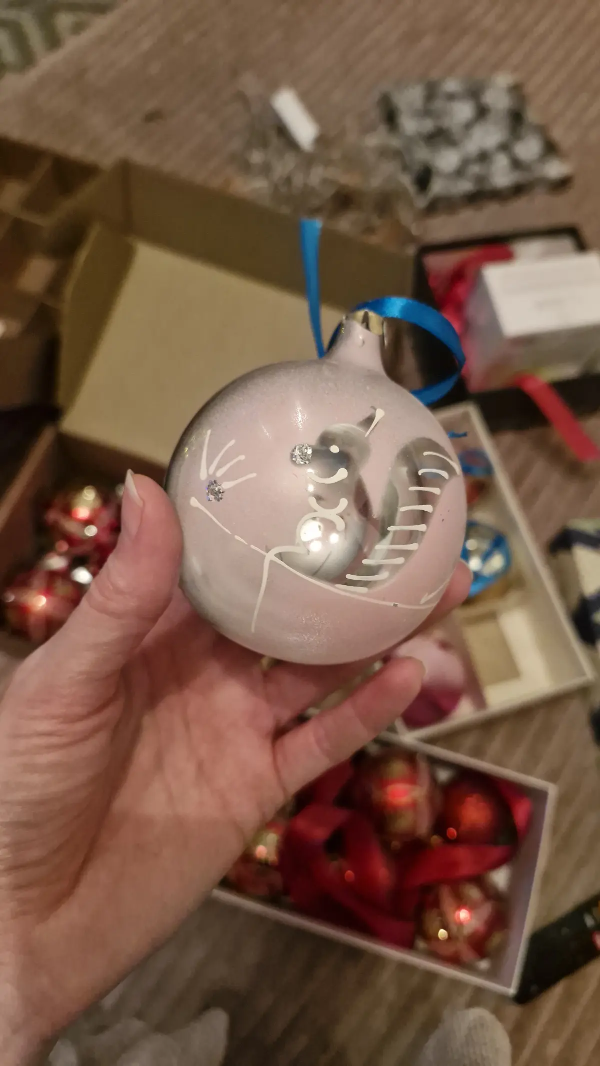 Подняла цены на свои услуги с 1 декабря. Объяснила так: “исходя из субъективной оценки уровня моих компетенций”. Объективно, я считаю 😁  
#маркетинг | Сетка — социальная сеть от hh.ru