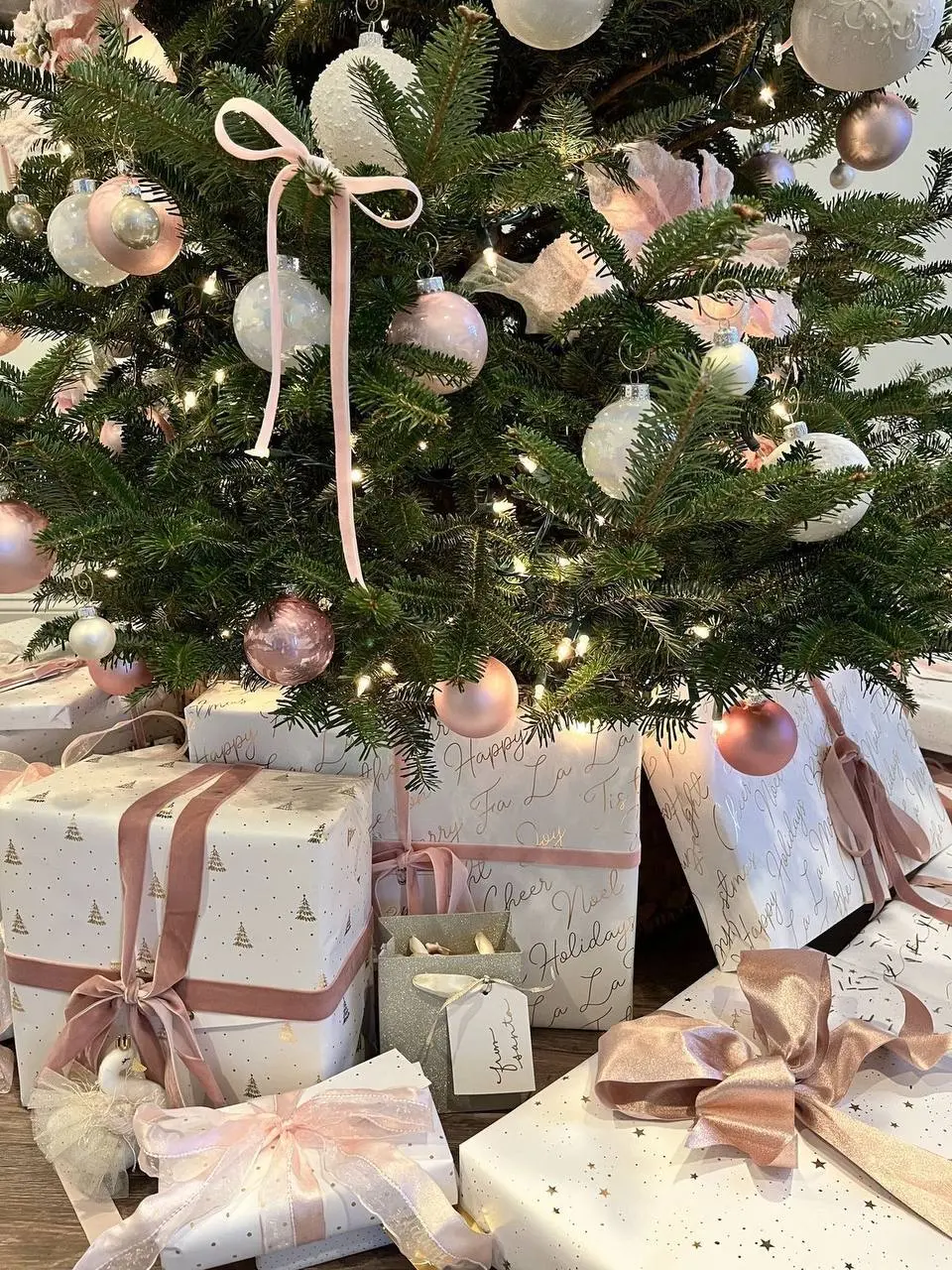 ✨Порадуйте родных и близких идеальным подарком на Новый год!
🎁Профессиональная косметика мировых брендов Janssen, Yonka, Image, Label, La Biosthetique — это забота о красоте и качестве, проверенная эк... | Сетка — социальная сеть от hh.ru