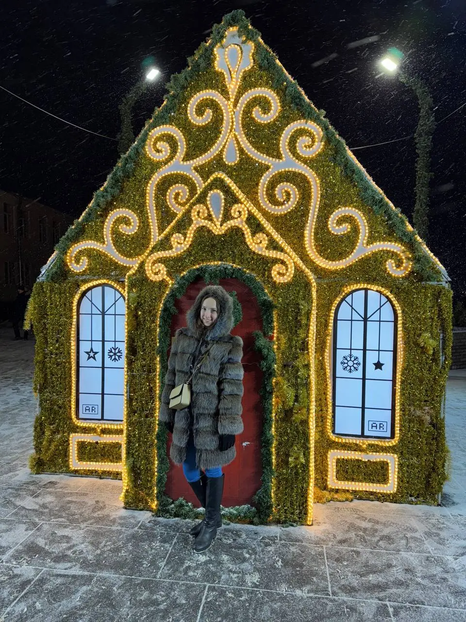 Через 2 недели Новый год 🎄
Кто-то уже давно купил всем подарочки, кто-то еще только собирается. А я хочу вам рассказать что-то интересное)
В предновогодней суете мы думаем обо всех своих близких | Сетка — социальная сеть от hh.ru