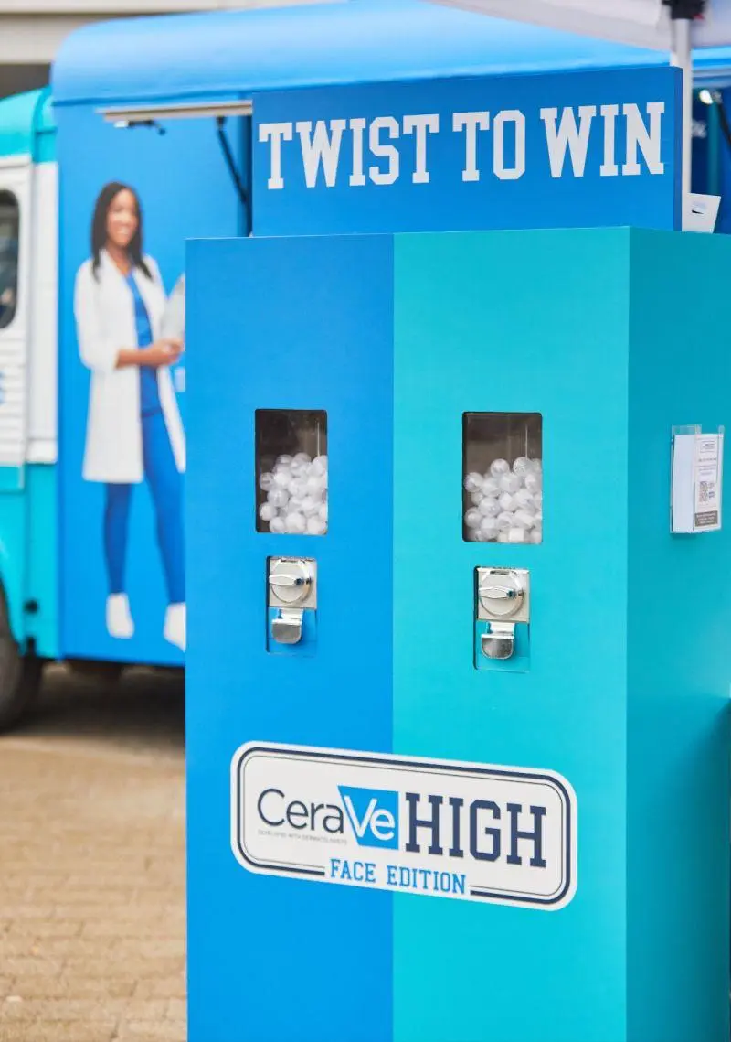 #безКэпаШИ
😀 Новогодний мерч в beauty: где бренды теряют деньги и что действительно работает
Каждый декабрь бренды выпускают мерч | Сетка — социальная сеть от hh.ru