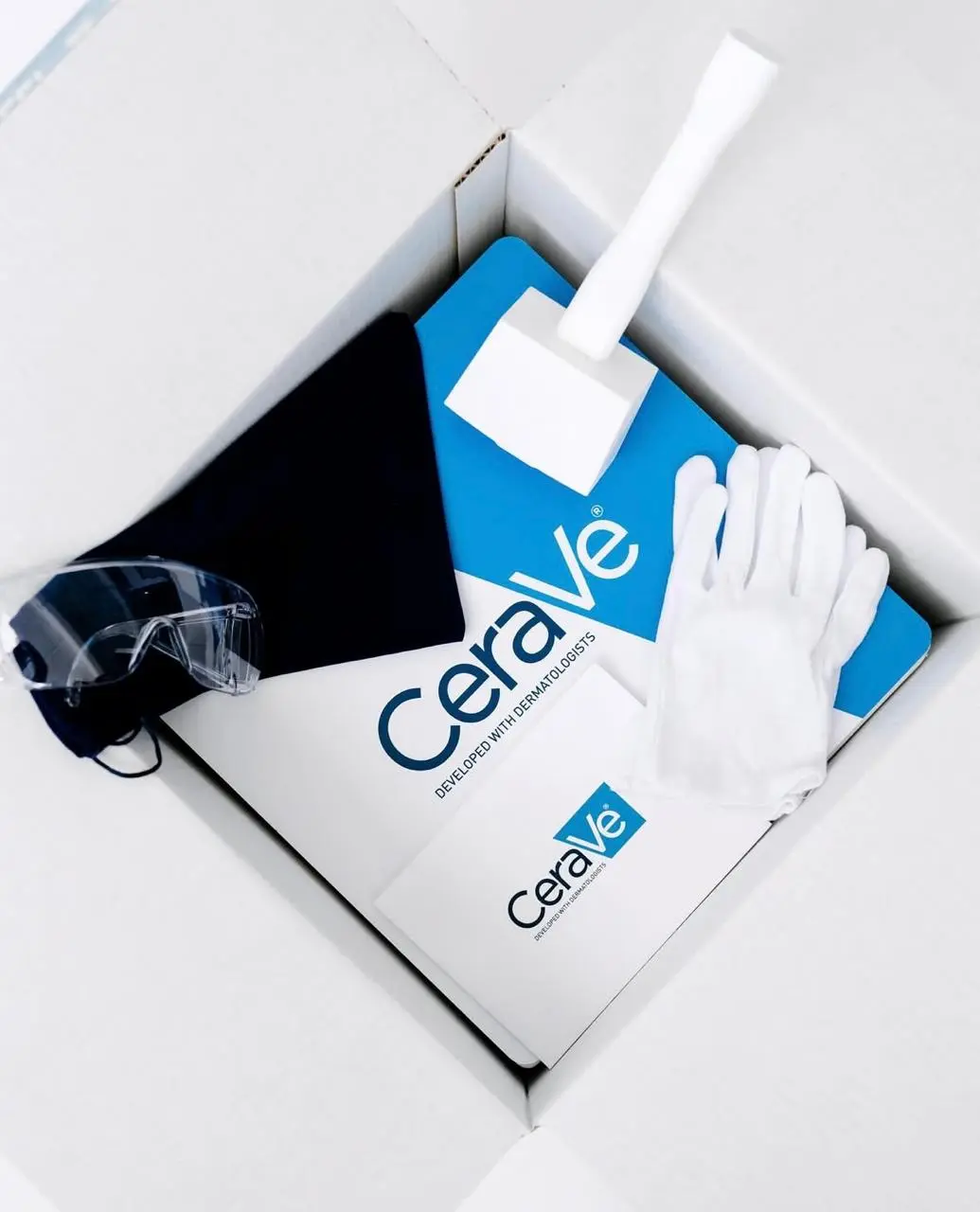 #безКэпаШИ
😀 Новогодний мерч в beauty: где бренды теряют деньги и что действительно работает
Каждый декабрь бренды выпускают мерч | Сетка — социальная сеть от hh.ru