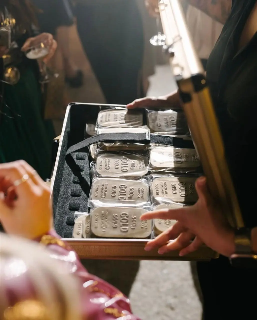 #безКэпаШИ
😀 Новогодний мерч в beauty: где бренды теряют деньги и что действительно работает
Каждый декабрь бренды выпускают мерч | Сетка — социальная сеть от hh.ru