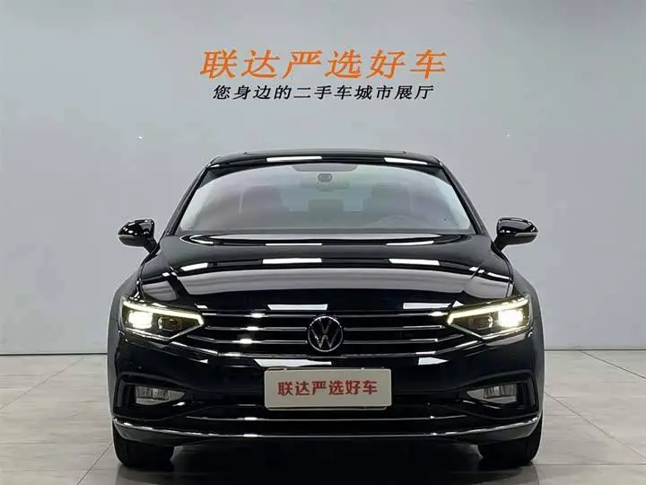 Продолжаем немецкие движения.
Левый руль, солидно смотрится:
. Volkswagen Magotan
2021-2022 год выпуска
Пробег до 50 тыс км
Двигатель 1.4л турбо, 150 л.с | Сетка — социальная сеть от hh.ru