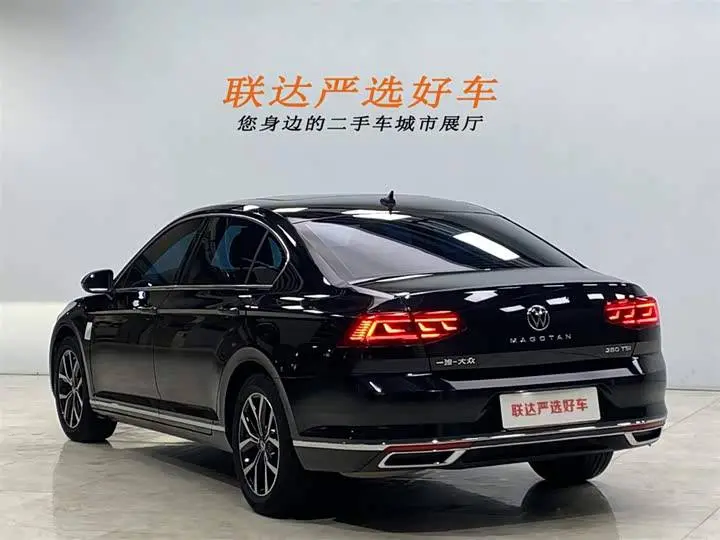 Продолжаем немецкие движения.
Левый руль, солидно смотрится:
. Volkswagen Magotan
2021-2022 год выпуска
Пробег до 50 тыс км
Двигатель 1.4л турбо, 150 л.с | Сетка — социальная сеть от hh.ru