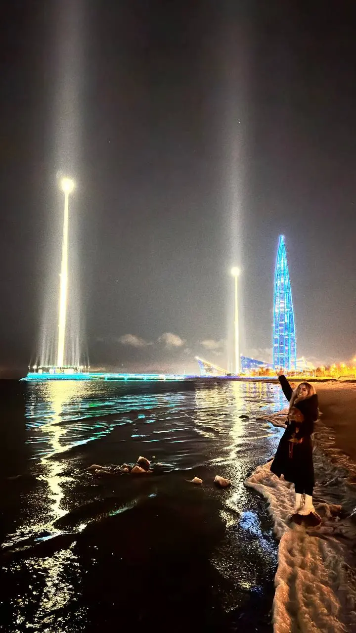 💙✨💜Какое же волшебное место, одно из моих любимых. В этот момент когда я находилась там, я думала в каком же прекрасном месте я живу - вода будто светилась от светлячков, и искрилась волшебством.. | Сетка — социальная сеть от hh.ru
