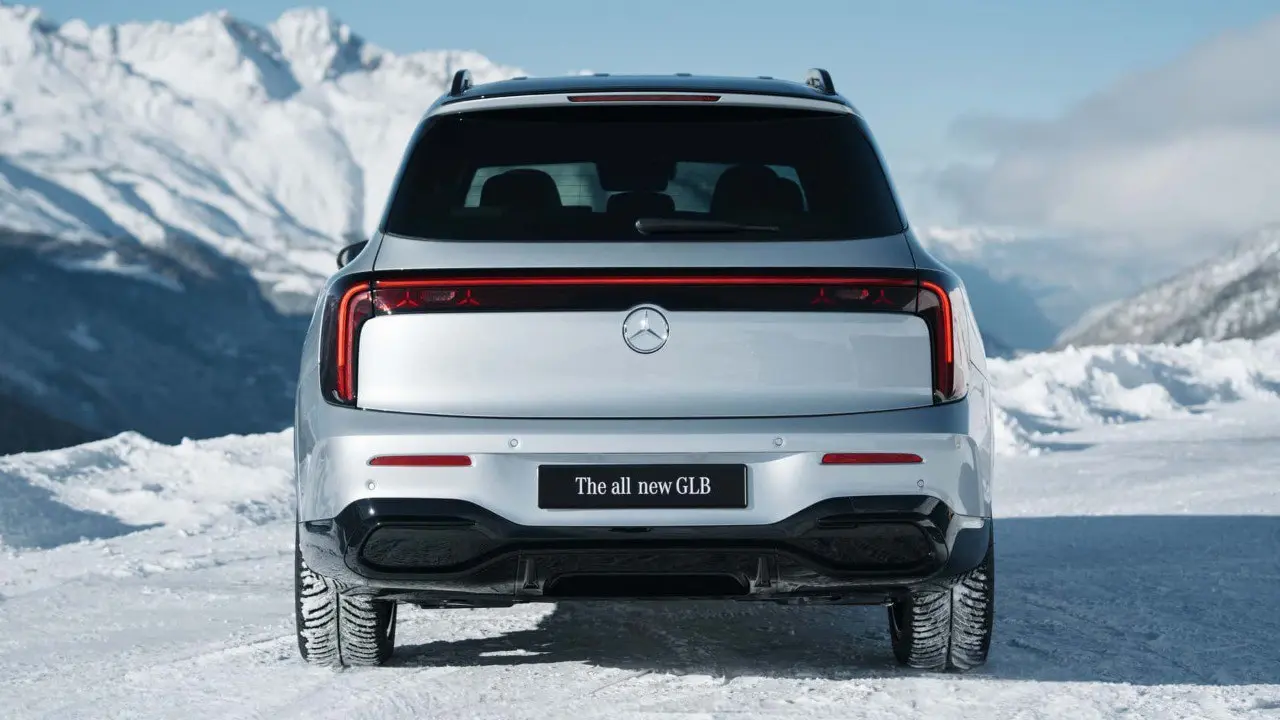 Если честно, я думал, что Mercedes тихо свернёт производство GLB. Ан-нет — не только жив, но и представили новое поколение | Сетка — социальная сеть от hh.ru