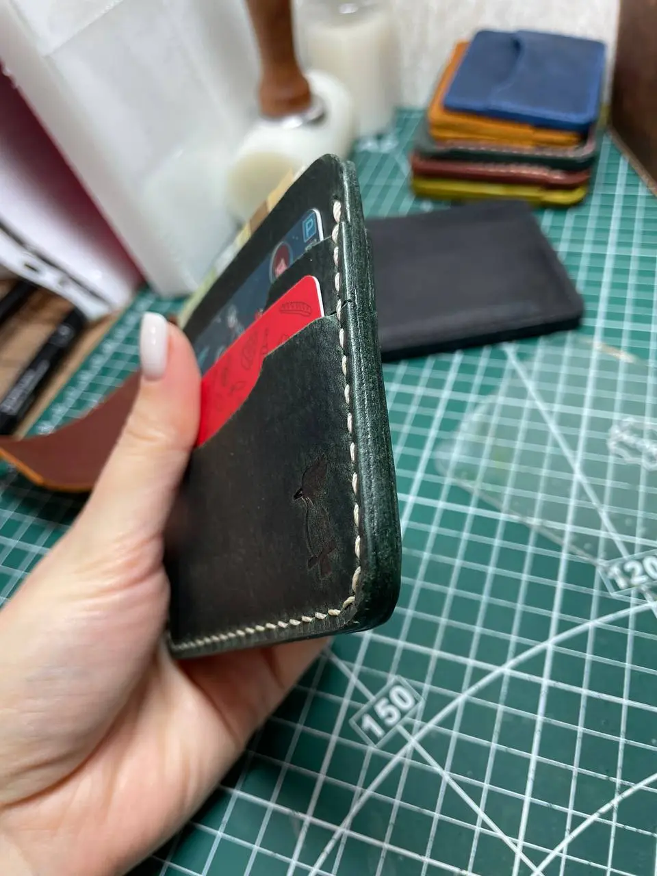 Укомплектованный вариант))
Себе на будущее:
🌱не изменяй своим поставщикам кожи, даже если поставка будет на неделю дольше и у них не будет подходящего цвета
🌱если все таки изменить пришлось - выбирай ... | Сетка — социальная сеть от hh.ru