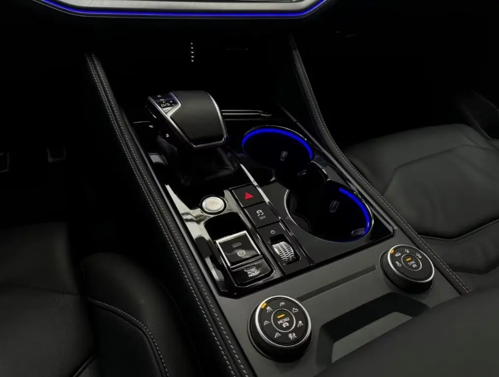 🚘Volkswagen Touareg R-Line 4Motion
Когда уже не «хочу попробовать», а «хочу ездить нормально»
2024 Май | 26 963 км |
Дизель 3.0 231 л.с | Сетка — социальная сеть от hh.ru