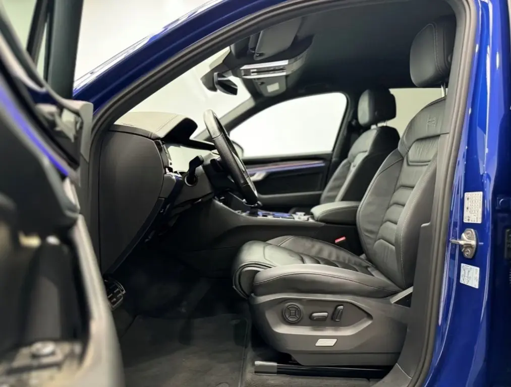 🚘Volkswagen Touareg R-Line 4Motion
Когда уже не «хочу попробовать», а «хочу ездить нормально»
2024 Май | 26 963 км |
Дизель 3.0 231 л.с | Сетка — социальная сеть от hh.ru