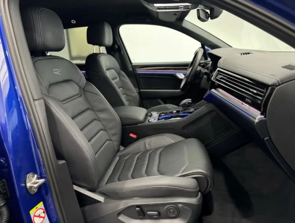 🚘Volkswagen Touareg R-Line 4Motion
Когда уже не «хочу попробовать», а «хочу ездить нормально»
2024 Май | 26 963 км |
Дизель 3.0 231 л.с | Сетка — социальная сеть от hh.ru