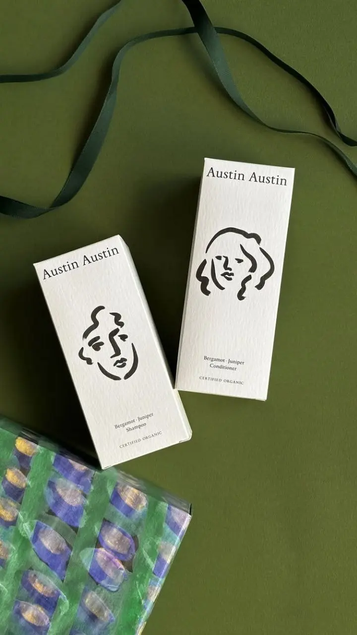 Продукт на стыке с искусством найден у бренда Austin Austin из Великобритании.
Компания-производитель органической косметики основана отцом и дочерью, Бесси и Ричардом, а нейминг – их фамилия Остин | Сетка — социальная сеть от hh.ru