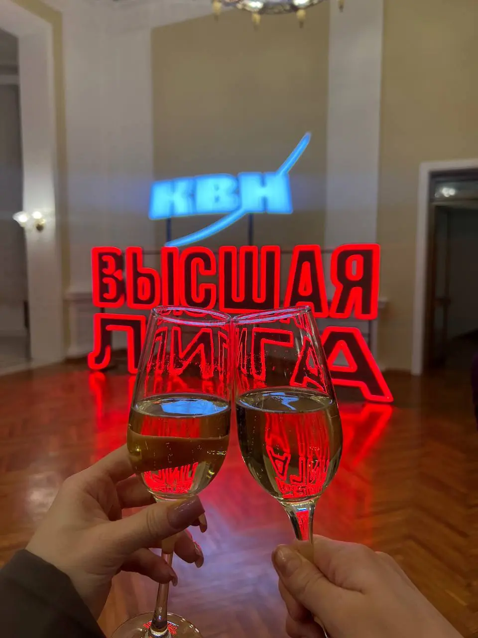 Про чудеса декабря
Вчера внезапно оказалась на КВН.
Генеральная репетиция финала Высшей лиги. Дорогущий партер.
Впереди Александр Масляков.
Узнала за три часа до начала | Сетка — социальная сеть от hh.ru