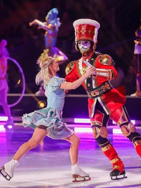 Бесплатное ледовое шоу «Щелкунчик»⛸
▫️26-30 декабря, 2-11 января в 16:00
▫️31 декабря в 15:00, 16:30, 18:30
▫️1 января в 16:00, 17:30, 19:30
📍Площадь Революции (вход на площадку будет стоит 100Р)
▫️20... | Сетка — социальная сеть от hh.ru