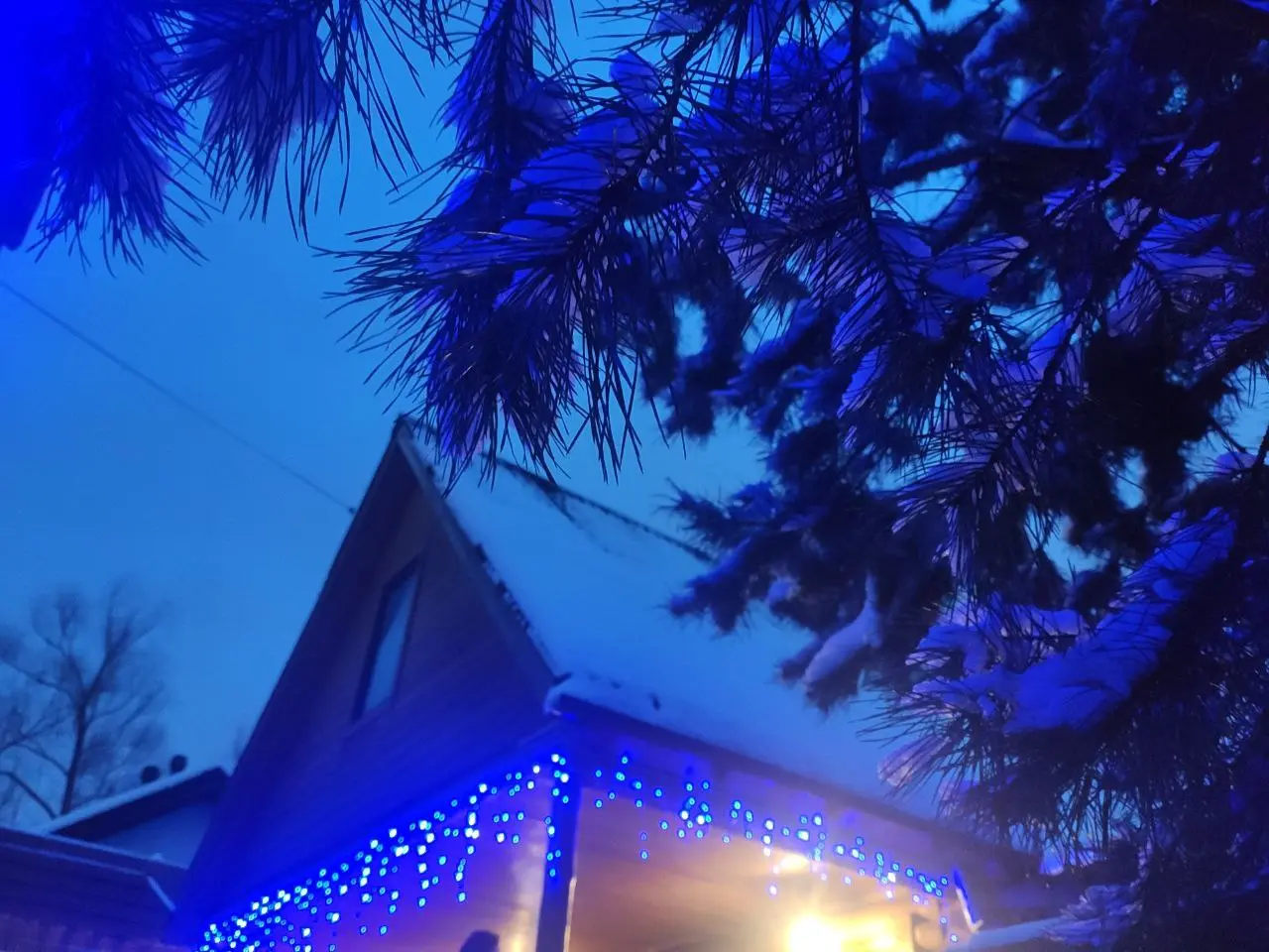 Стоит ли искать работу до конца года?  
Действительно, может быть меньше просмотров и приглашений от работодателей, согласований в процессе прохождения этапов трудоустройства | Сетка — социальная сеть от hh.ru