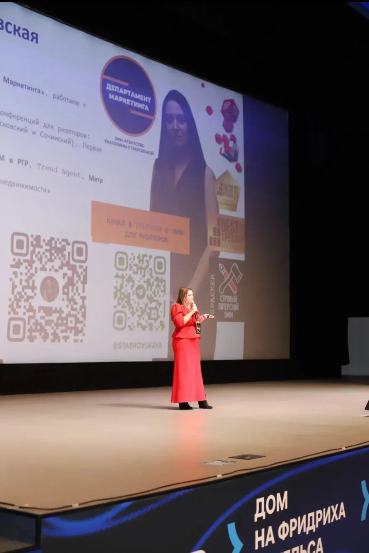 «Вот поэтому сейчас мне очень нравится
так звучит отзыв, который мы недавно получили.  
И это был не просто отзыв о нашей работе.
Это были слова о нашем SMM-специалисте.  
О процессе.
О внимании | Сетка — социальная сеть от hh.ru