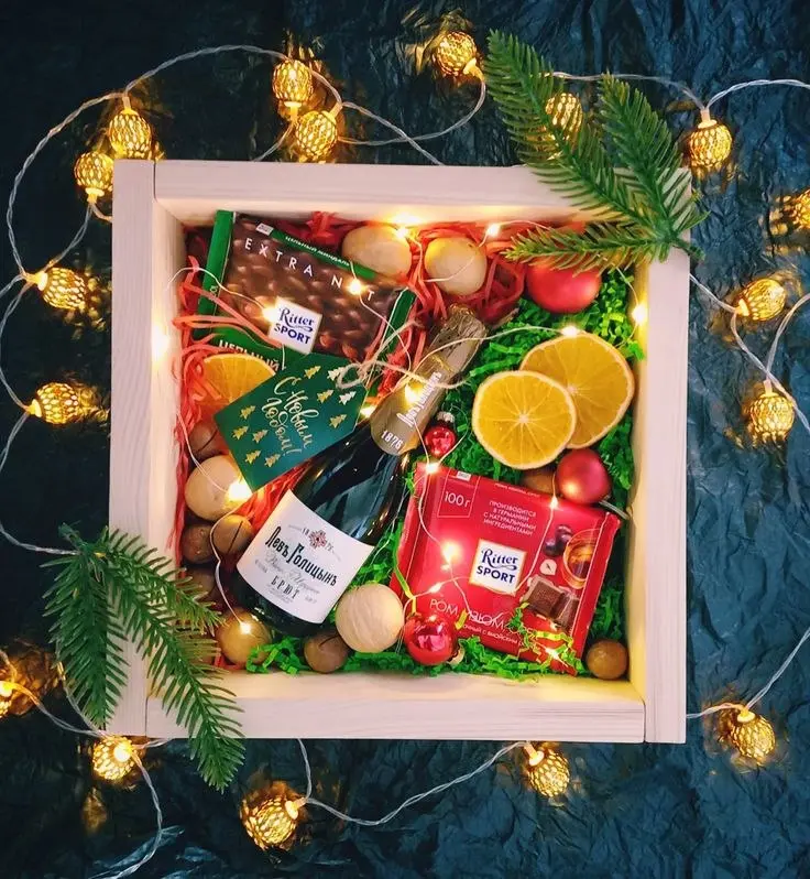 ✨ Представьте: уютный вечер, мерцающие огоньки гирлянды и ваш идеальный новогодний бокс…
Мы собрали для вас волшебство в одной коробке:
-ароматный чай с зимними нотками;
-шоколадные сюрпризы;
-милые а... | Сетка — социальная сеть от hh.ru