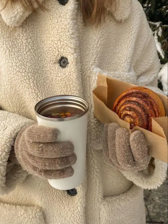 🎀🎀🎀🎀🎀🎀🎀
не висни на переводе 💻
Winter edition ❄️
Началась зима - время когда мозг официально работает в режиме low battery, самое лучшее, ощущение попадание в помещение после улицы и новогоднего настр... | Сетка — социальная сеть от hh.ru
