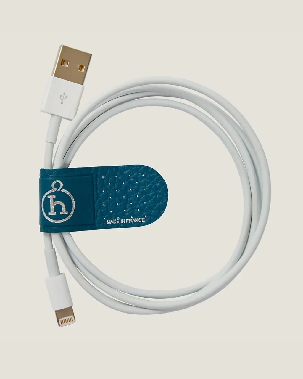 Hermès создал пластырь для богатых за $200 (≈15 800₽). Люксовый бренд предлагает заклеить им камеру ноутбука или скрепить шнур для iPhone | Сетка — социальная сеть от hh.ru