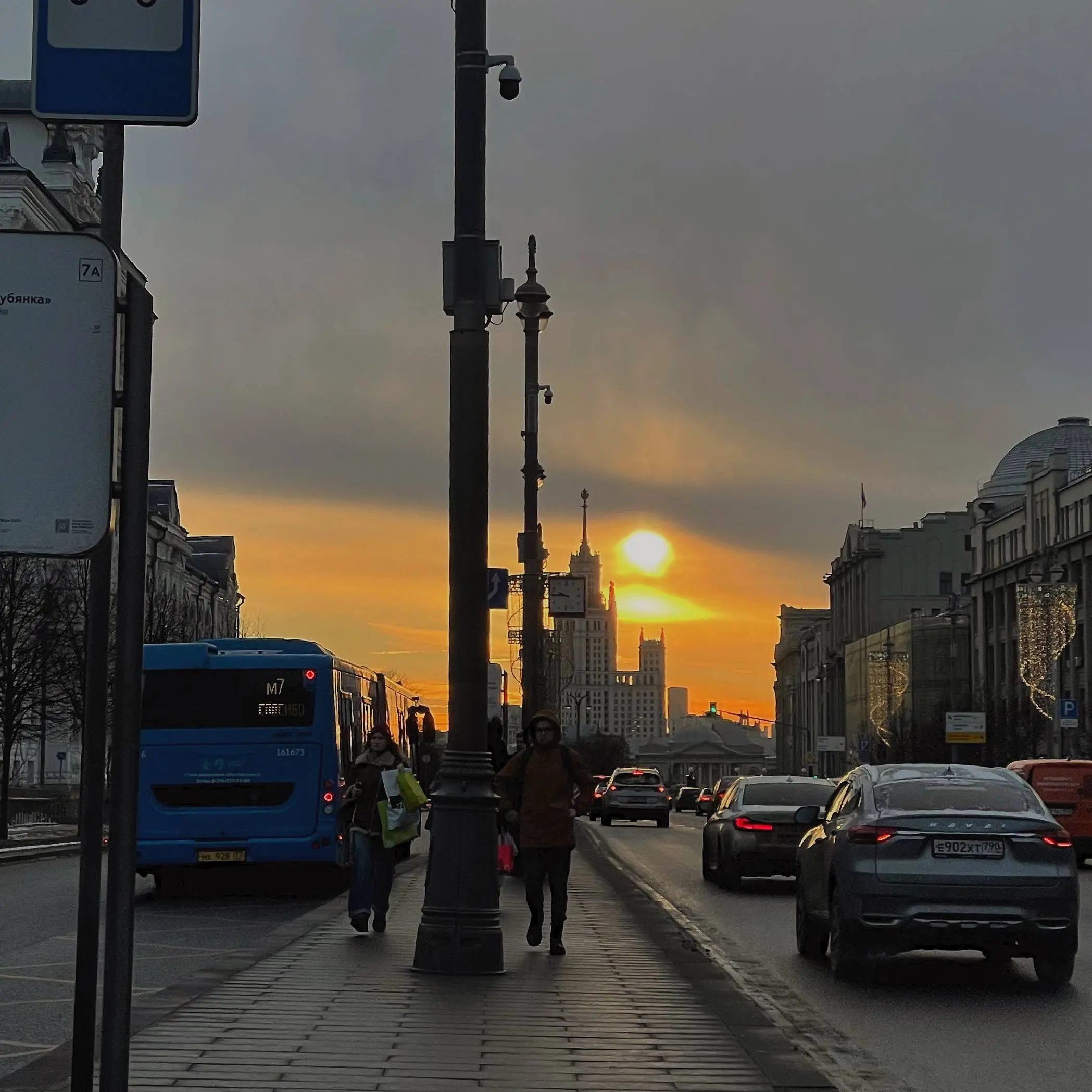 День 106
Как Москве идет солнышко
🔤 занималась французским
🔤 читала
🔤 мечтала о собаке
🔤 чувствовала заботу | Сетка — социальная сеть от hh.ru