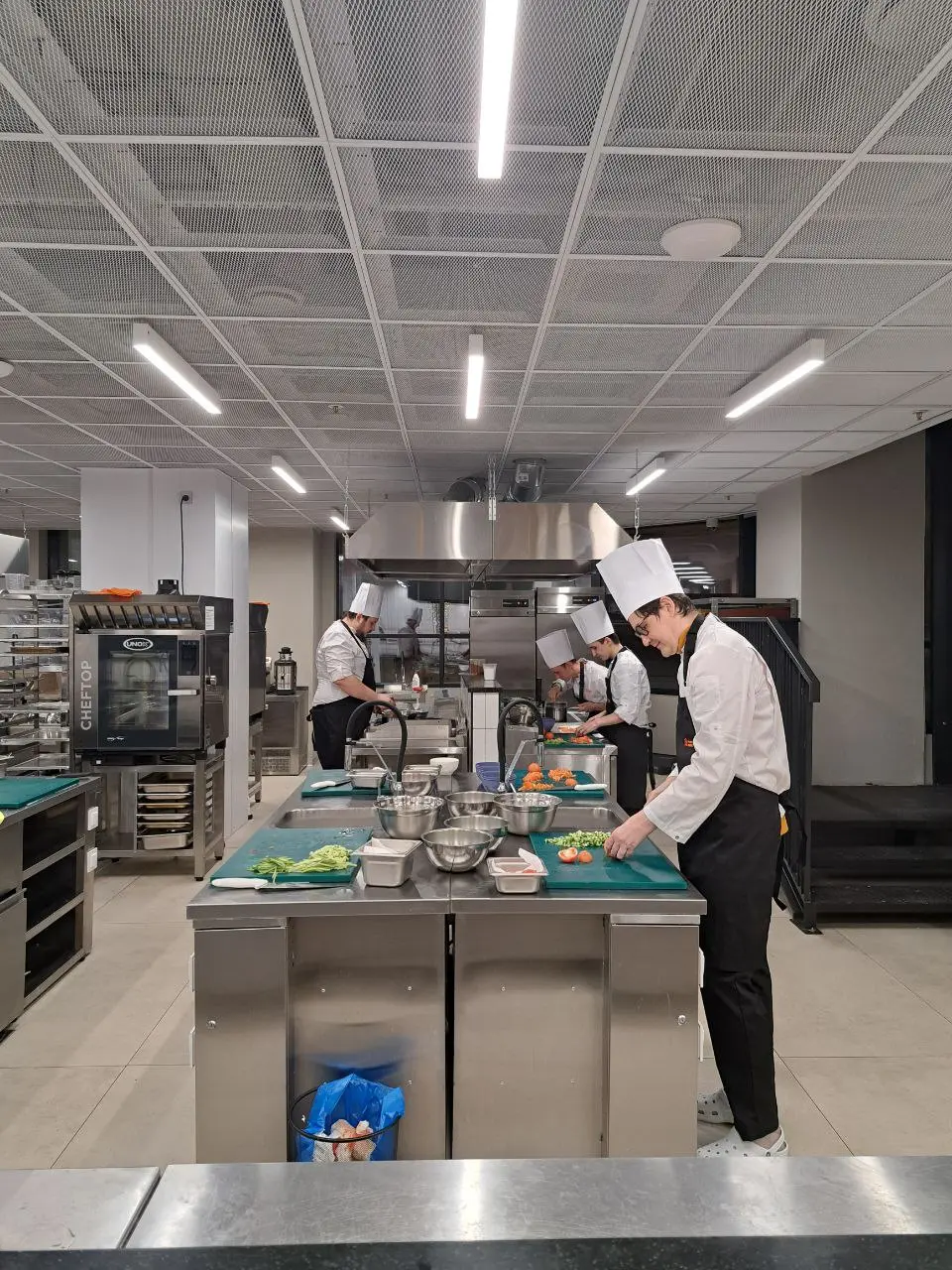 Привет, друзья 👋
Дни насыщенные, писать не успеваю | Сетка — социальная сеть от hh.ru