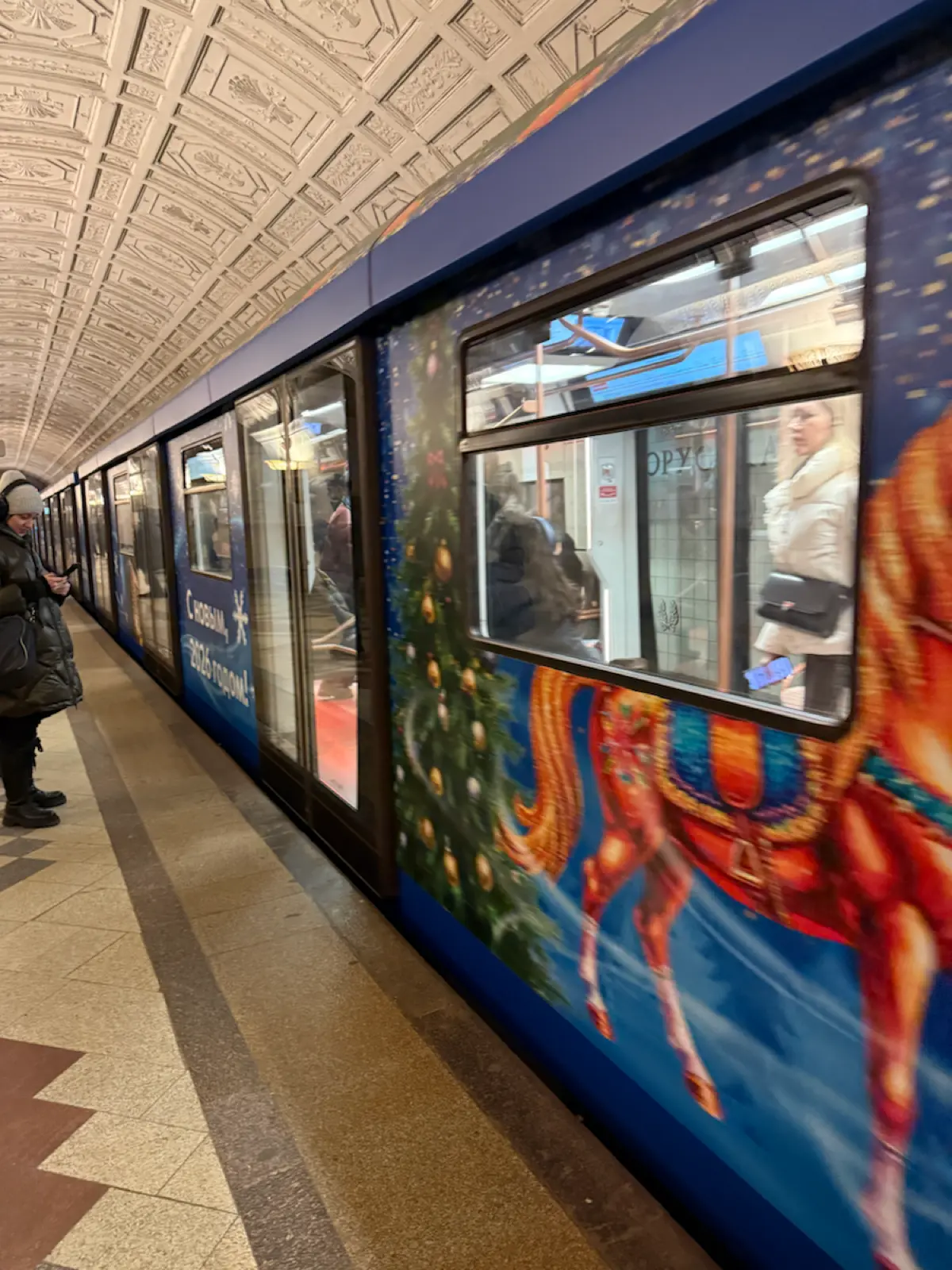 Новогодний поезд в метро, Москва | Сетка — социальная сеть от hh.ru