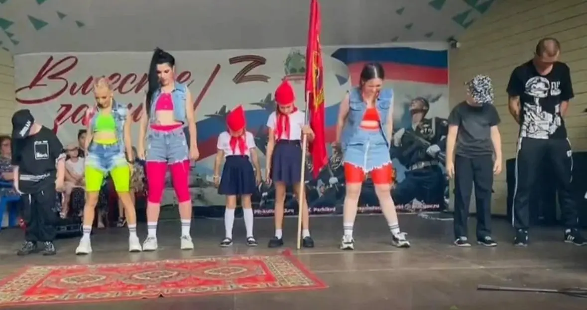 Все случайности в нашей жизни не случайны. 
От танцевальной студии мы не раз выступали на мероприятиях Pro Женщин. И было одно очень уж запоминающееся. После него я слегла с температурой | Сетка — социальная сеть от hh.ru