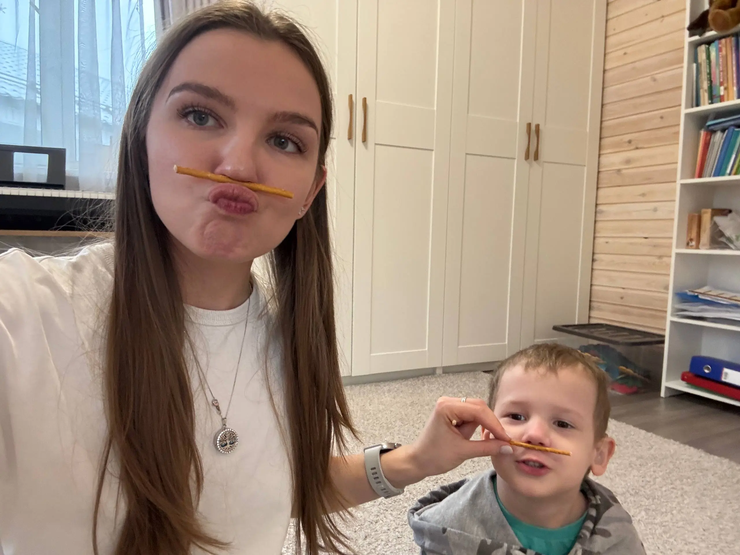 Всем вкусной артикуляционной гимнастики 🍪
Знаете, что это такое? Используете?
Нужен отдельный пост про то, какие вкусняшки я использую на занятиях ?🎇❄
#дефектолог #сурдопедагог #артгимнастика #занятия... | Сетка — социальная сеть от hh.ru