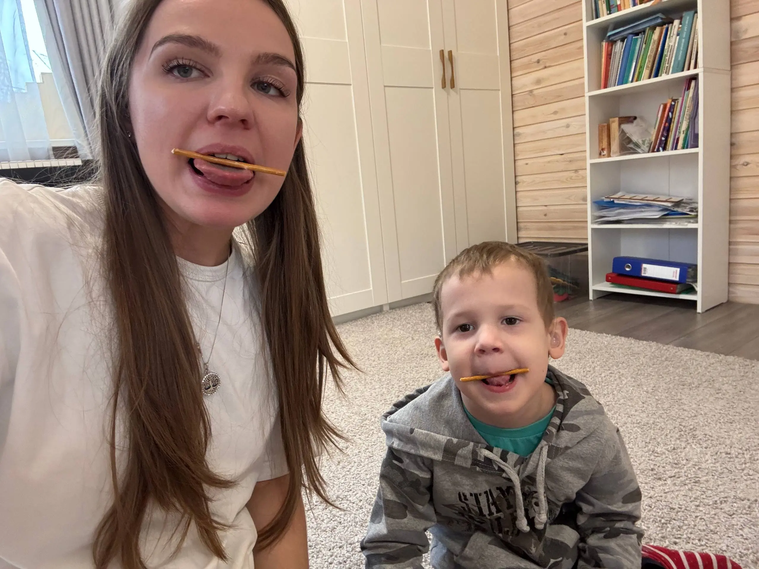 Всем вкусной артикуляционной гимнастики 🍪
Знаете, что это такое? Используете?
Нужен отдельный пост про то, какие вкусняшки я использую на занятиях ?🎇❄
#дефектолог #сурдопедагог #артгимнастика #занятия... | Сетка — социальная сеть от hh.ru