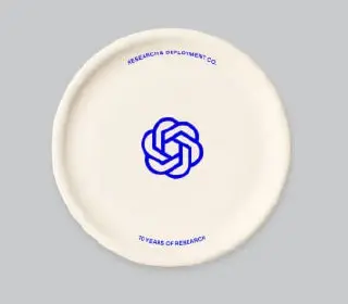 OpenAI дропнули собственный мерч, посвящённый десятилетию компании. Да, уже 10 лет прошло с момента, как в декабре 2015 года появилась некоммерческая OpenAI с Альтманом и Маском во главе | Сетка — социальная сеть от hh.ru