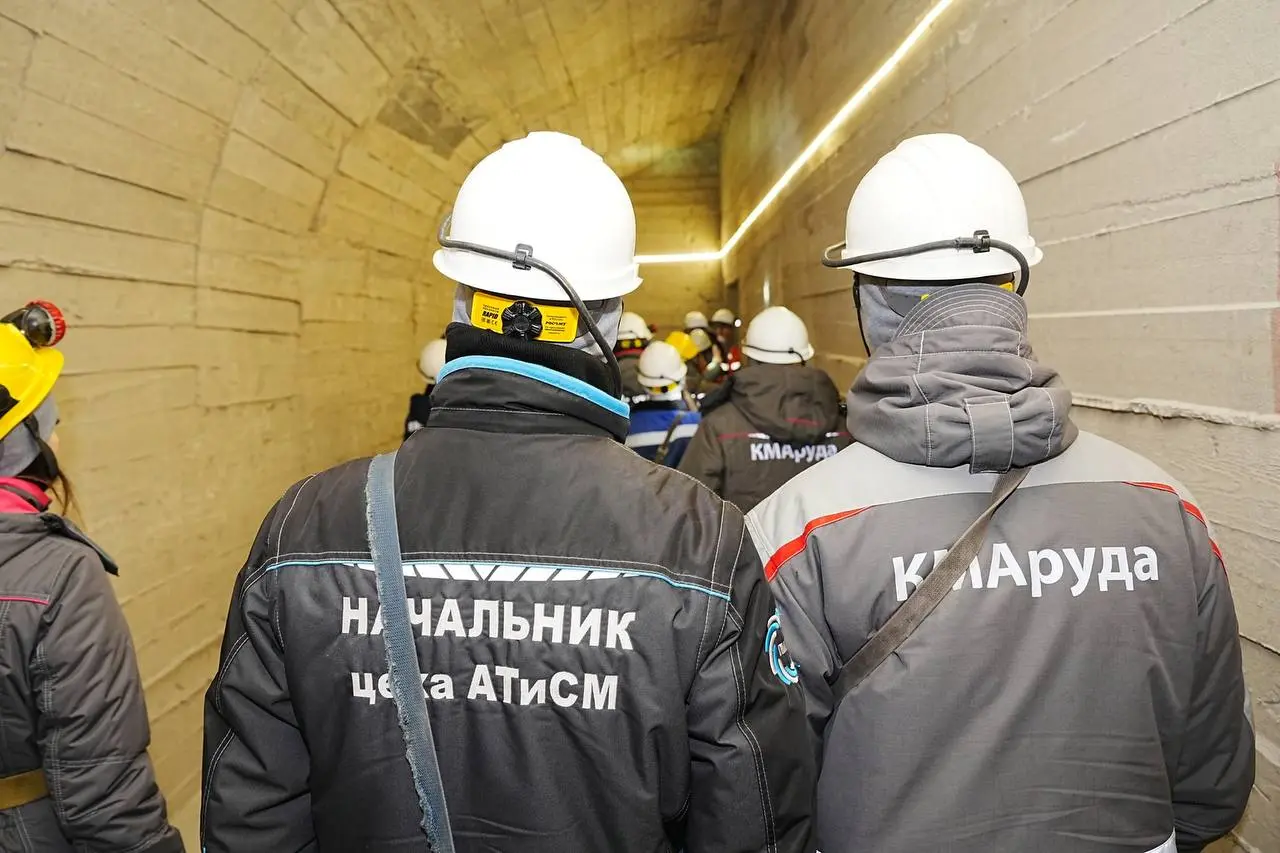 Комбинат КМАруда запустил вагоноремонтное депо на глубине 250 метров
📍 Комбинат КМАруда ввел в эксплуатацию три новых инфраструктурных объекта на горизонте -250 метров: электровозное и вагоноремонтное... | Сетка — социальная сеть от hh.ru