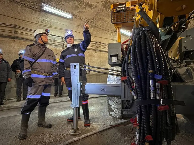 Комбинат КМАруда запустил вагоноремонтное депо на глубине 250 метров
📍 Комбинат КМАруда ввел в эксплуатацию три новых инфраструктурных объекта на горизонте -250 метров: электровозное и вагоноремонтное... | Сетка — социальная сеть от hh.ru
