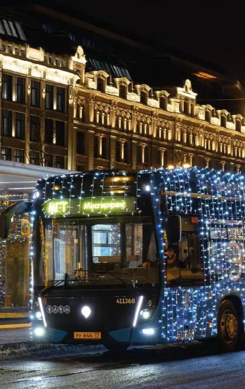🚃 В Москве украсили городской транспорт к Новому году
Нарядили: трамваи, поезда метро, электробусы, автобусы, электросуда и плавучие причалы
📲Подпишитесь на Вдвижении
#бесплатно
В этом посте были ссыл... | Сетка — социальная сеть от hh.ru