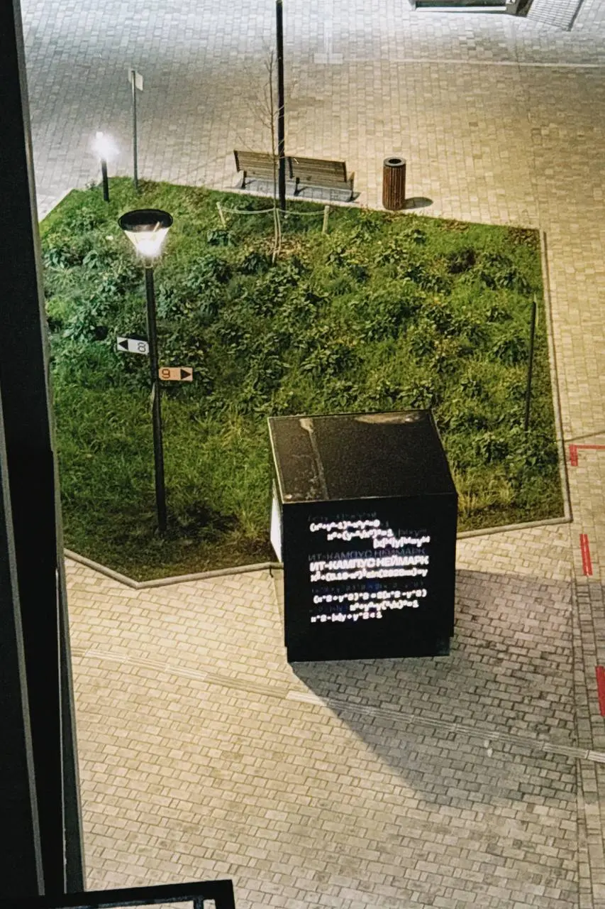 Ночной НЕЙМАРК photo dump
Часть недавнего телефонного звонка⬇️
Мама: ты где?
Я: я дома
И почему ж так получается, что всё сбывается под конец
Когда-то в 11 классе, в последний школьный год жизнь заигр... | Сетка — социальная сеть от hh.ru