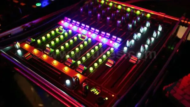 А вы знали, что задолго до появления Ableton Push и даже Akai APC40, не говоря уже о всевозможных диджей контроллерах, кастомный контроллер для аблетона использовал в своих выступлениях Александр Пол ... | Сетка — социальная сеть от hh.ru