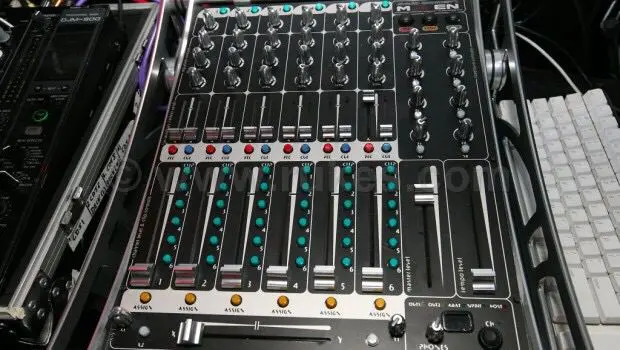 А вы знали, что задолго до появления Ableton Push и даже Akai APC40, не говоря уже о всевозможных диджей контроллерах, кастомный контроллер для аблетона использовал в своих выступлениях Александр Пол ... | Сетка — социальная сеть от hh.ru