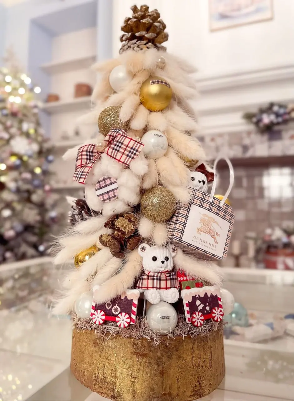 #афиша #пятница #19декабря
❄️Афиша мероприятий в Москве
на 19 декабря
Выставки/шоу:
🔹Бесплатное шоу в стиле Великого Гэтсби
📍ул. Новорязанская 23/1, м | Сетка — социальная сеть от hh.ru