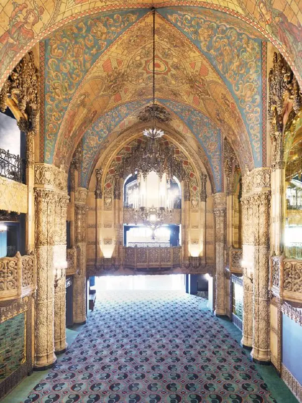 Недавно писала про проекты Ace Hotels — а вот отдельного поста достоин такой эффектный экземпляр в LA Downtown | Сетка — социальная сеть от hh.ru