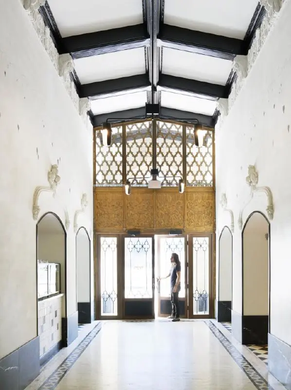 Недавно писала про проекты Ace Hotels — а вот отдельного поста достоин такой эффектный экземпляр в LA Downtown | Сетка — социальная сеть от hh.ru